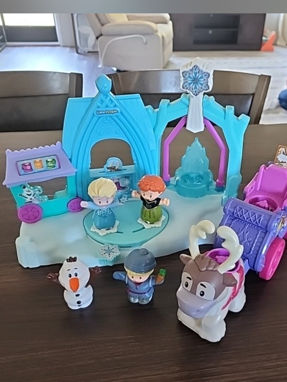 Fisher-Price Little People Frozen Playset.